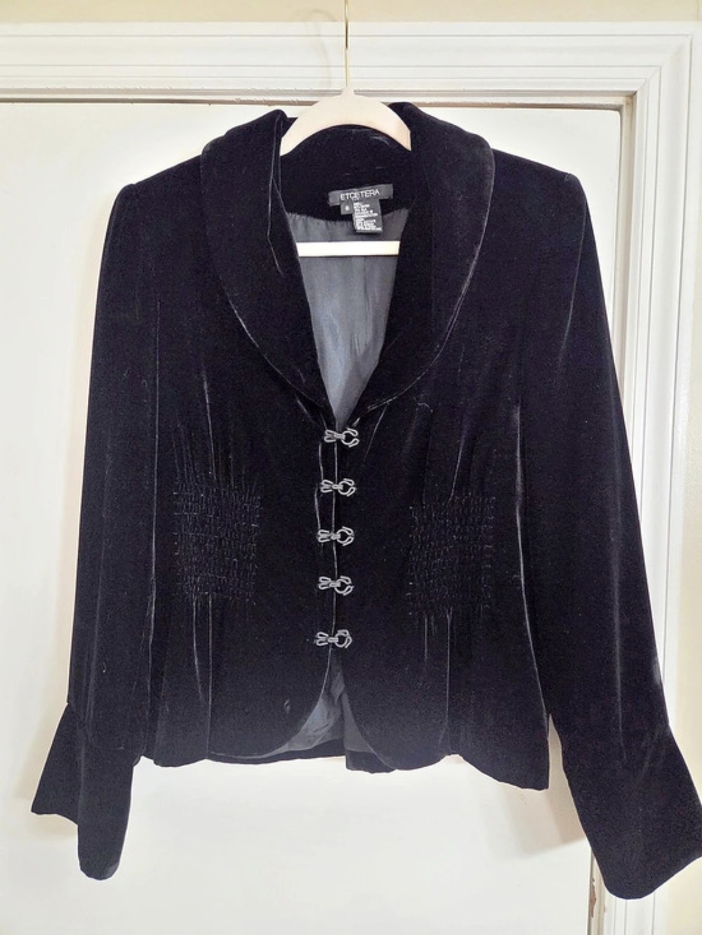 Etcetera Black Velvet Tailored Blazer Frog Closers Slits In Cuff V-neck Size 8